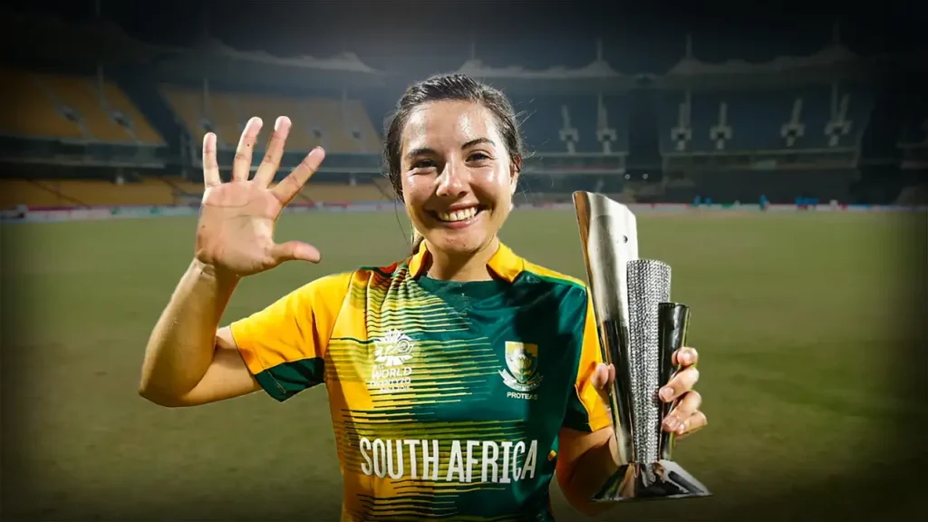 Top 10 Hottest & Most Sexy Women Cricketers In The World 2025
